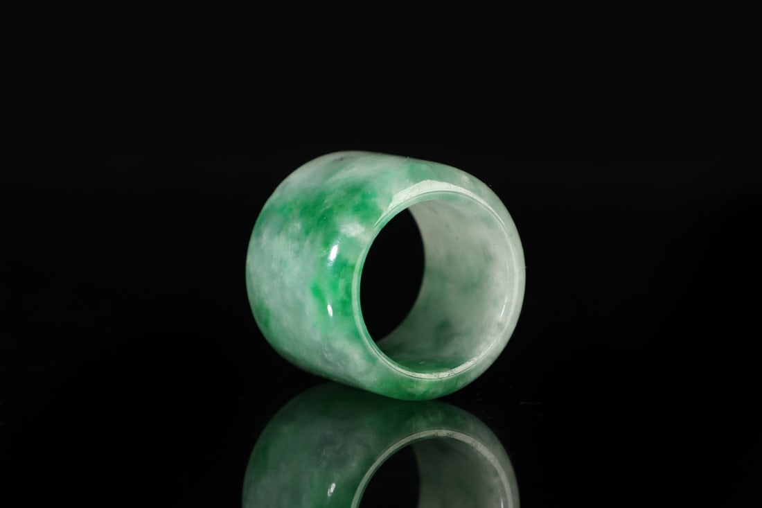 A Exquisite Jadeite Thumb Ring - 9