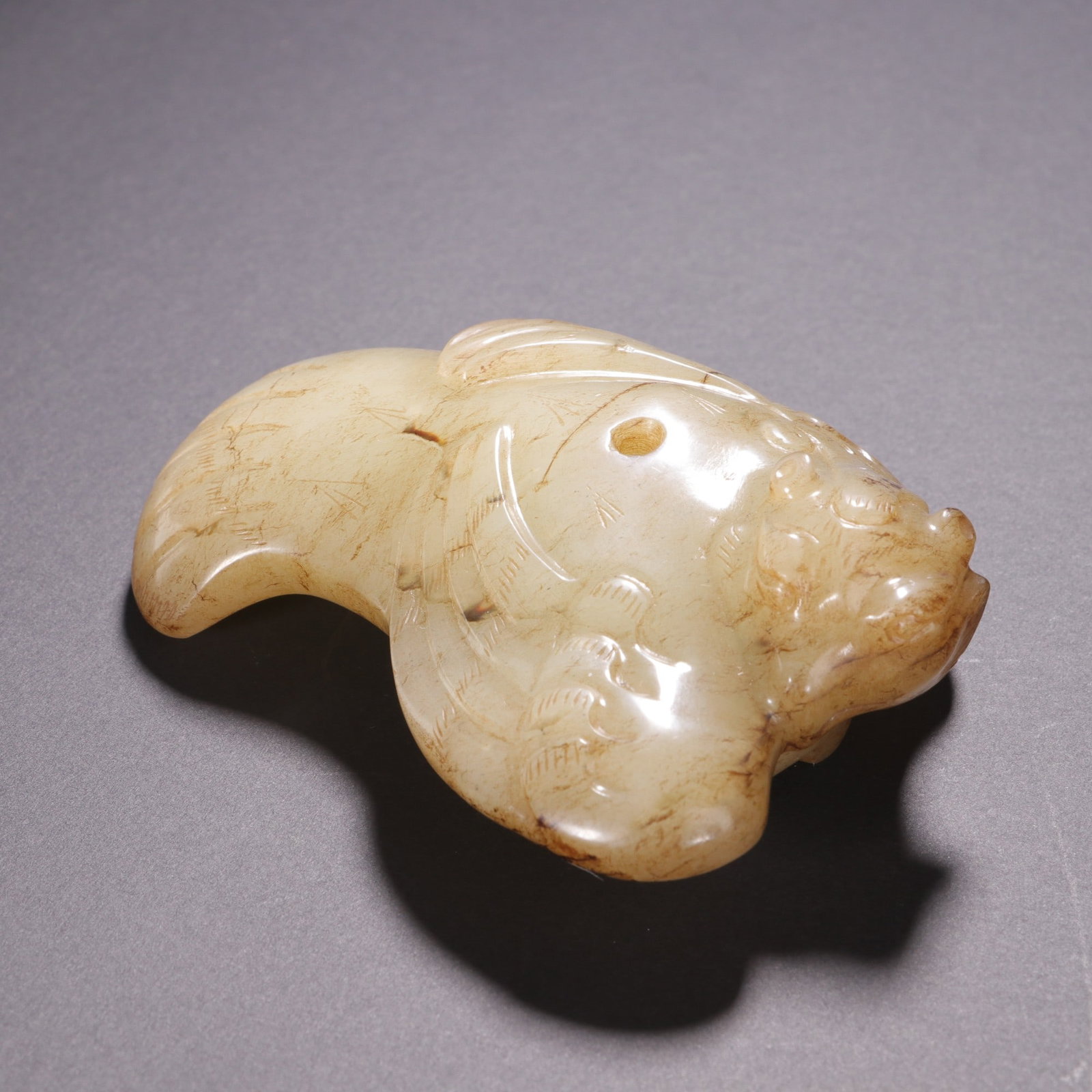 A Exquisite Hotan Jade Bird Ornament: A Exquisite Hotan Jade Bird Ornament,Han Dynasty, China,Size:3.5inx2.6in 和田玉鸟摆件,中国汉代