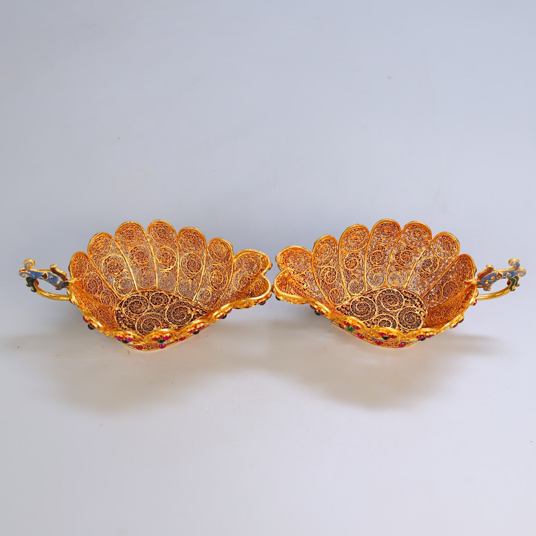 A pair of Exquisite Cloisonne Cup: A pair of Exquisite Cloisonne Cup,Qing Dynasty, China,Qianlong Four-character Mark,Size:3inx5.9in(CloisonneCup),Weight:371g