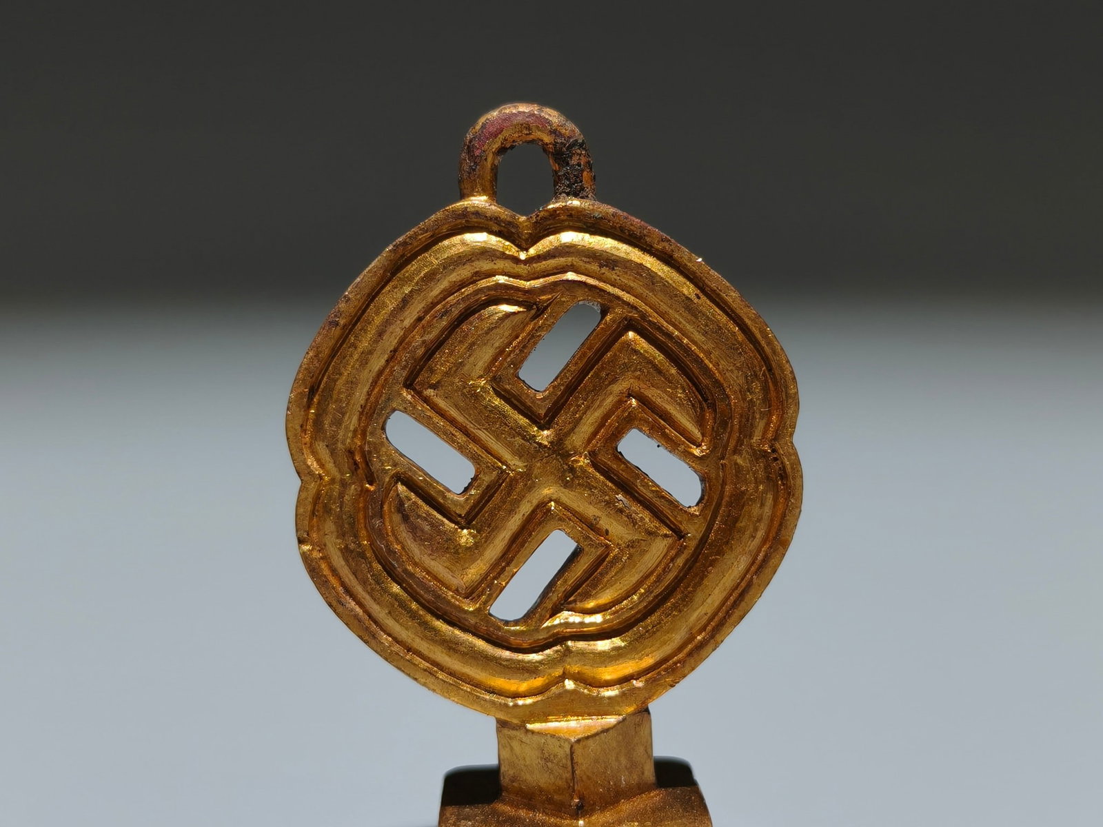 A Exquisite Gilt Bronze Seal - 2