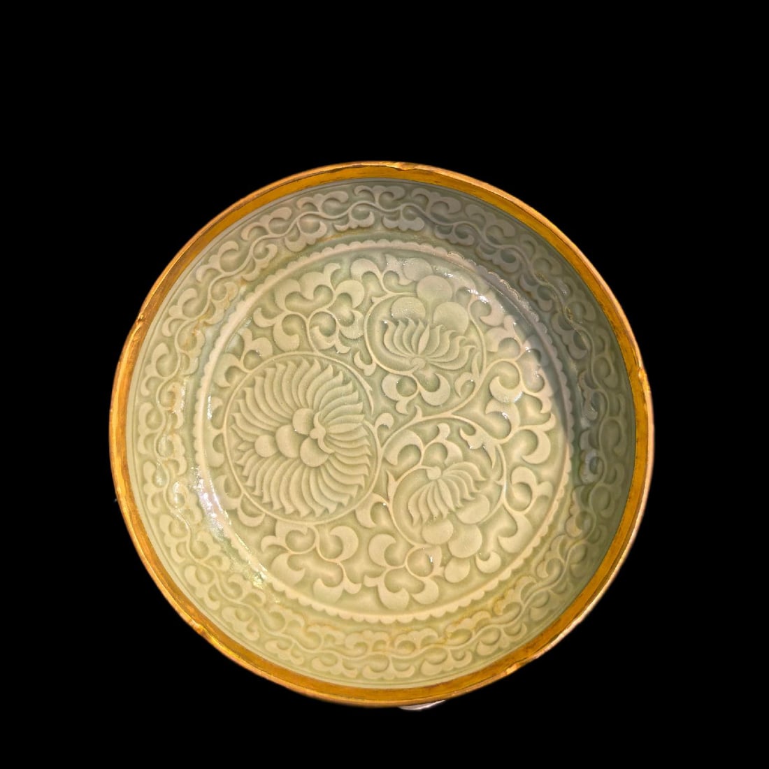 A Exquisite Longquan yao Gilt Silver Flower Pattern Plate: A Exquisite Longquan yao Gilt Silver Flower Pattern Plate,Song Dynasty, China,Size:7.1inx1.2in