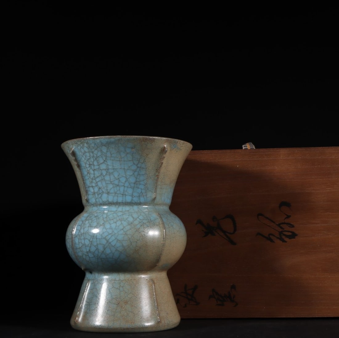 A Exquisite Ru yao Sky Blue Glazed ice Crackle Pattern Vase: A Exquisite Ru yao Sky Blue Glazed ice Crackle Pattern Vase,Song Dynasty, China,Size:6.9inx5.1in
