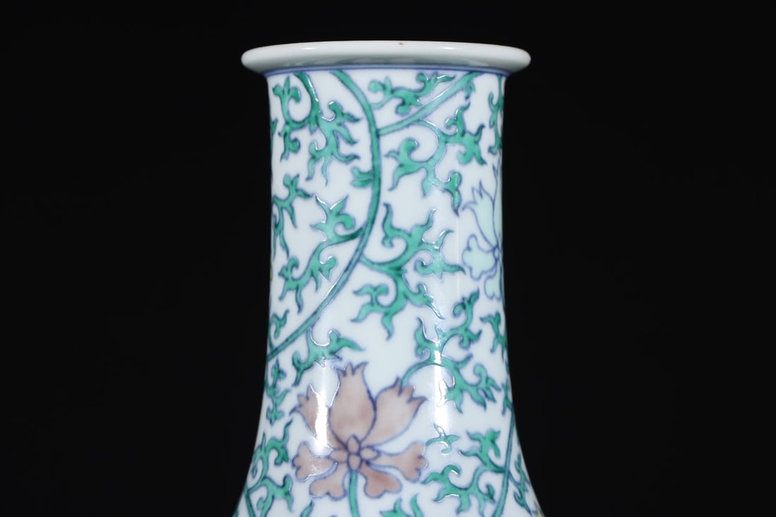 A Exquisite Doucai Lotus Pattern Vase - 2