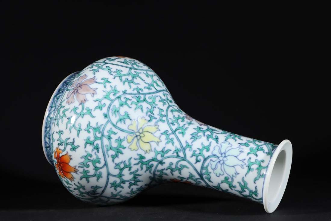 A Exquisite Doucai Lotus Pattern Vase - 6