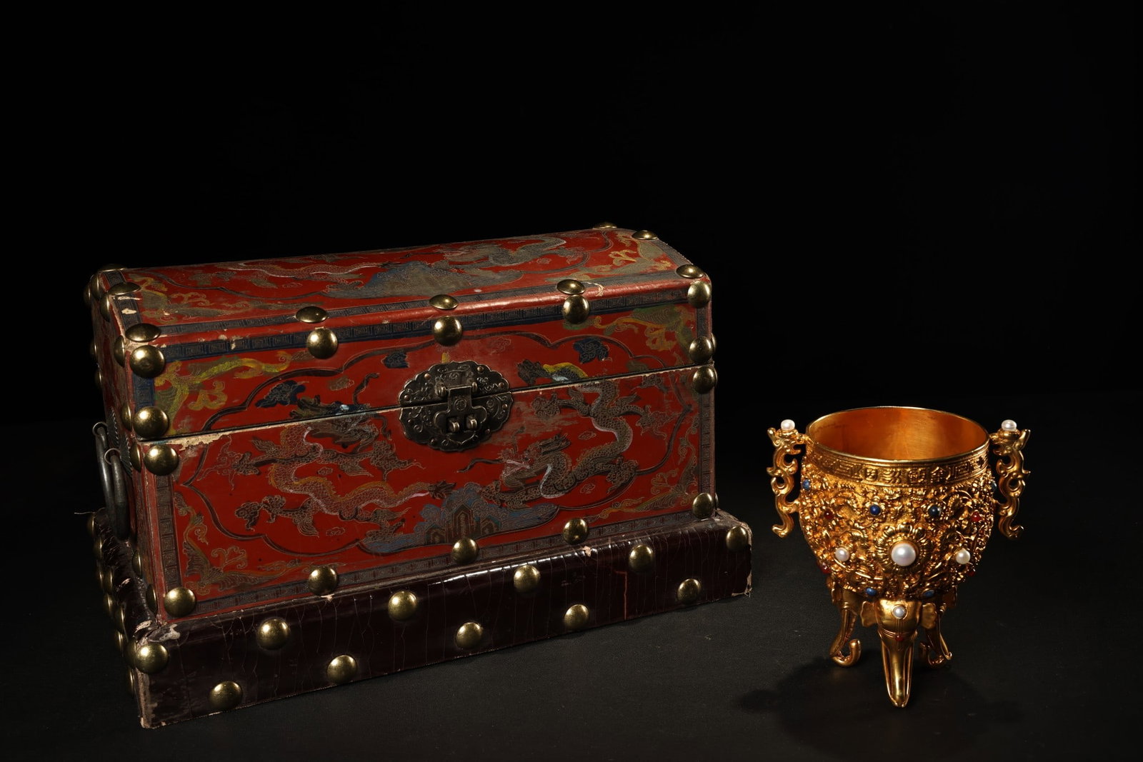 A Exquisite Gilt Bronze Inlaid Gems Cup: A Exquisite Gilt Bronze Inlaid Gems Cup,Qing Dynasty, China,Size:4.7inx4.3in ,Weight:400g 铜鎏金嵌宝石杯,中国清代