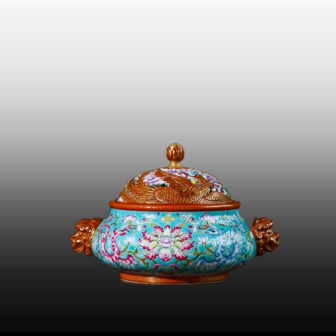 A Exquisite Iron-Red and Green Glazed Lotus Pattern Censer: A Exquisite Iron-Red and Green Glazed Lotus Pattern Censer,Qing Dynasty, China,Qianlong Four-character Mark,Size:3.9inx3.6inx5.9inx3in
