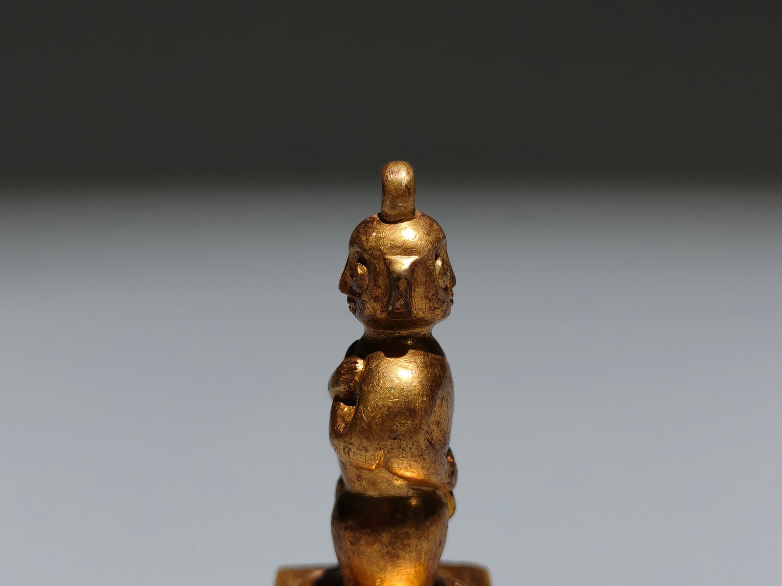 A Exquisite Gilt Bronze Figures Seal - 9