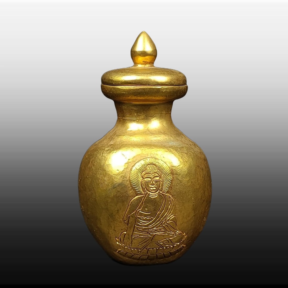 A Exquisite Gilt Bronze Buddha Pattern Buddhist Relic Vase: A Exquisite Gilt Bronze Buddha Pattern Buddhist Relic Vase,Tang Dynasty, China,Size:3.5inx2in,Weight:98g