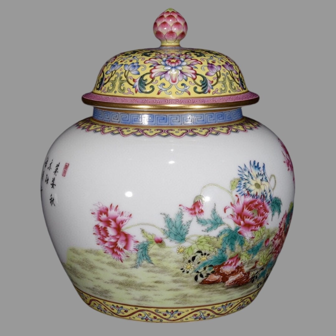 A Exquisite Enamel Flower Pattern Jar - 3