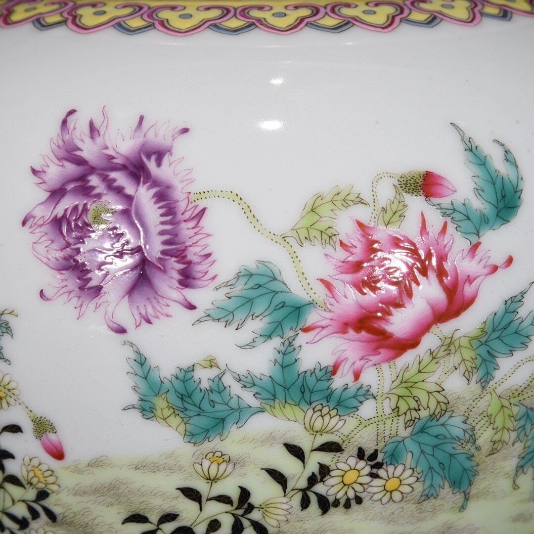 A Exquisite Enamel Flower Pattern Jar - 6