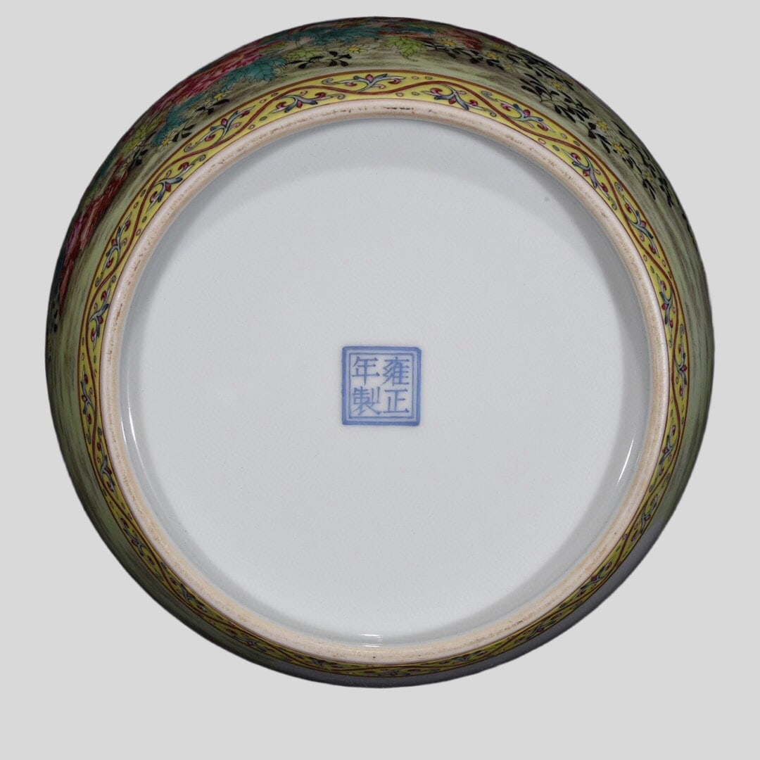 A Exquisite Enamel Flower Pattern Jar - 9