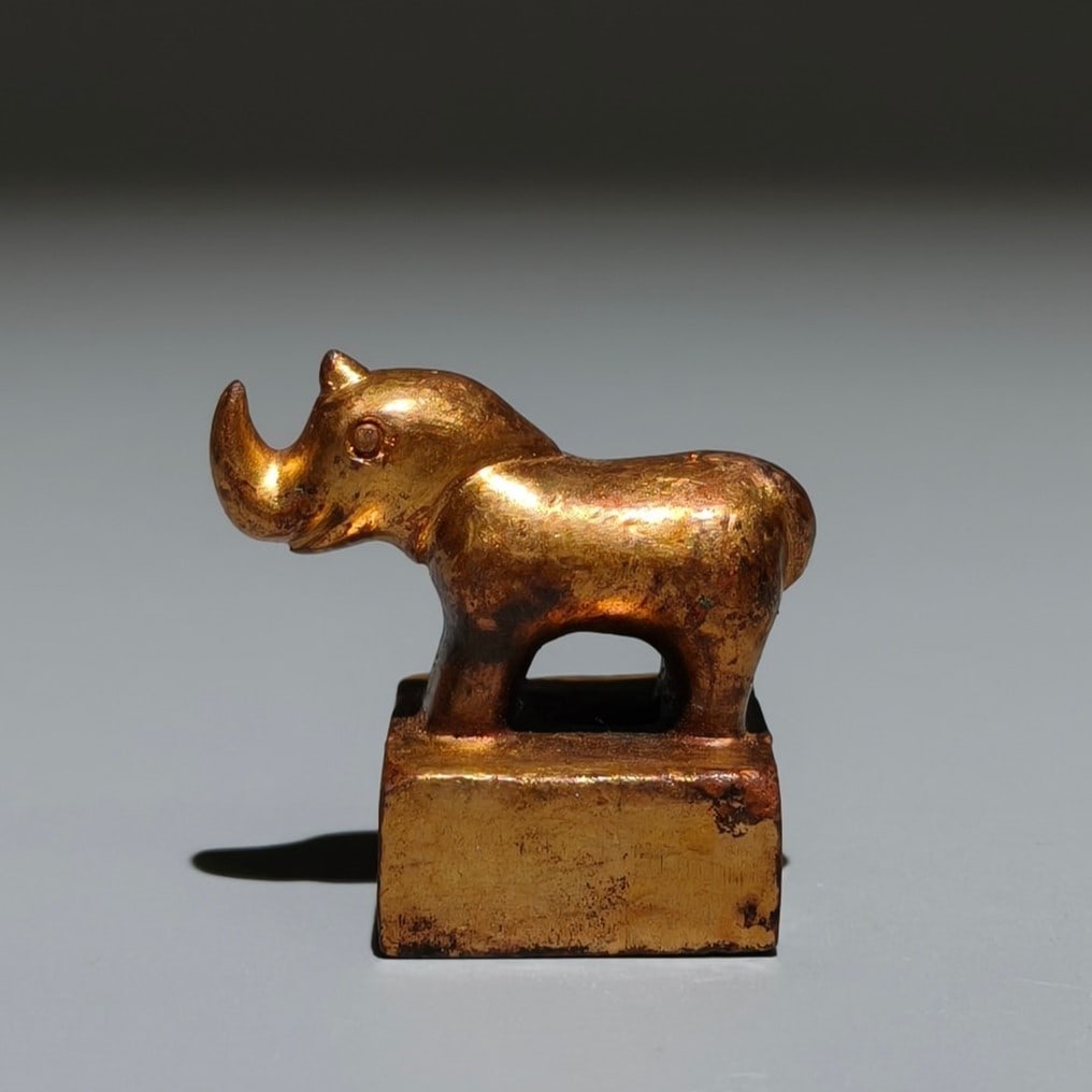 A Exquisite Gilt Bronze Rhinoceros Seal: A Exquisite Gilt Bronze Rhinoceros Seal,Han Dynasty, China,Size:1.2inx1.4inx0.9in,Weight:g 铜鎏金犀牛印章,中国汉代