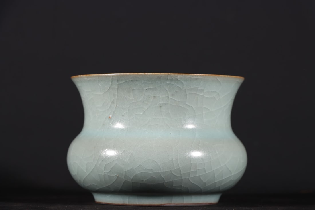 A Exquisite Guan yao ice Crackle Pattern Basin - 2