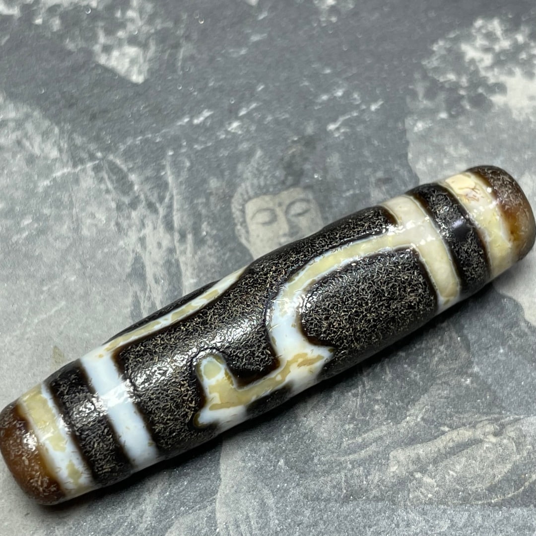 A Exquisite Tiger Tooth Dzi bead - 3