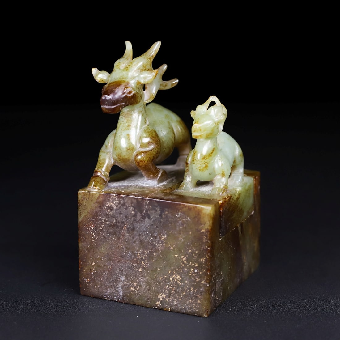 A Exquisite Hotan Jade Auspicious Beast Seal: A Exquisite Hotan Jade Auspicious Beast Seal,Han Dynasty, China,Size:4.4inx2.4inx2.7in,Weight:654.3g；Size:2.2inx1inx1.7in,Weight:86.6g