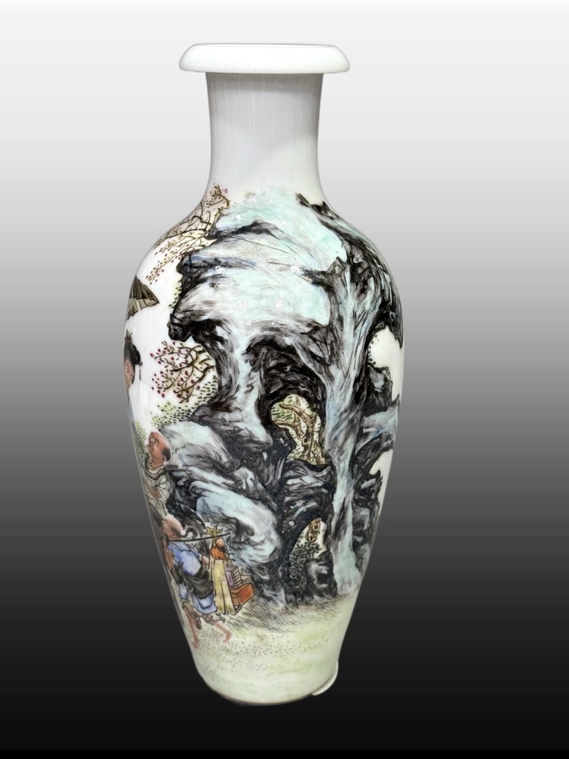 A Exquisite Famille-Rose Figures Pattern Vase - 2