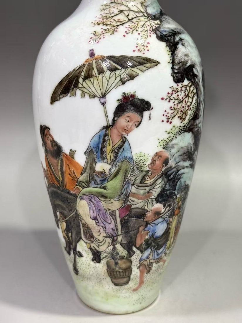 A Exquisite Famille-Rose Figures Pattern Vase - 6