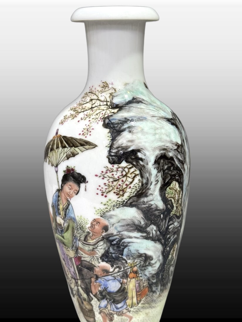 A Exquisite Famille-Rose Figures Pattern Vase - 7