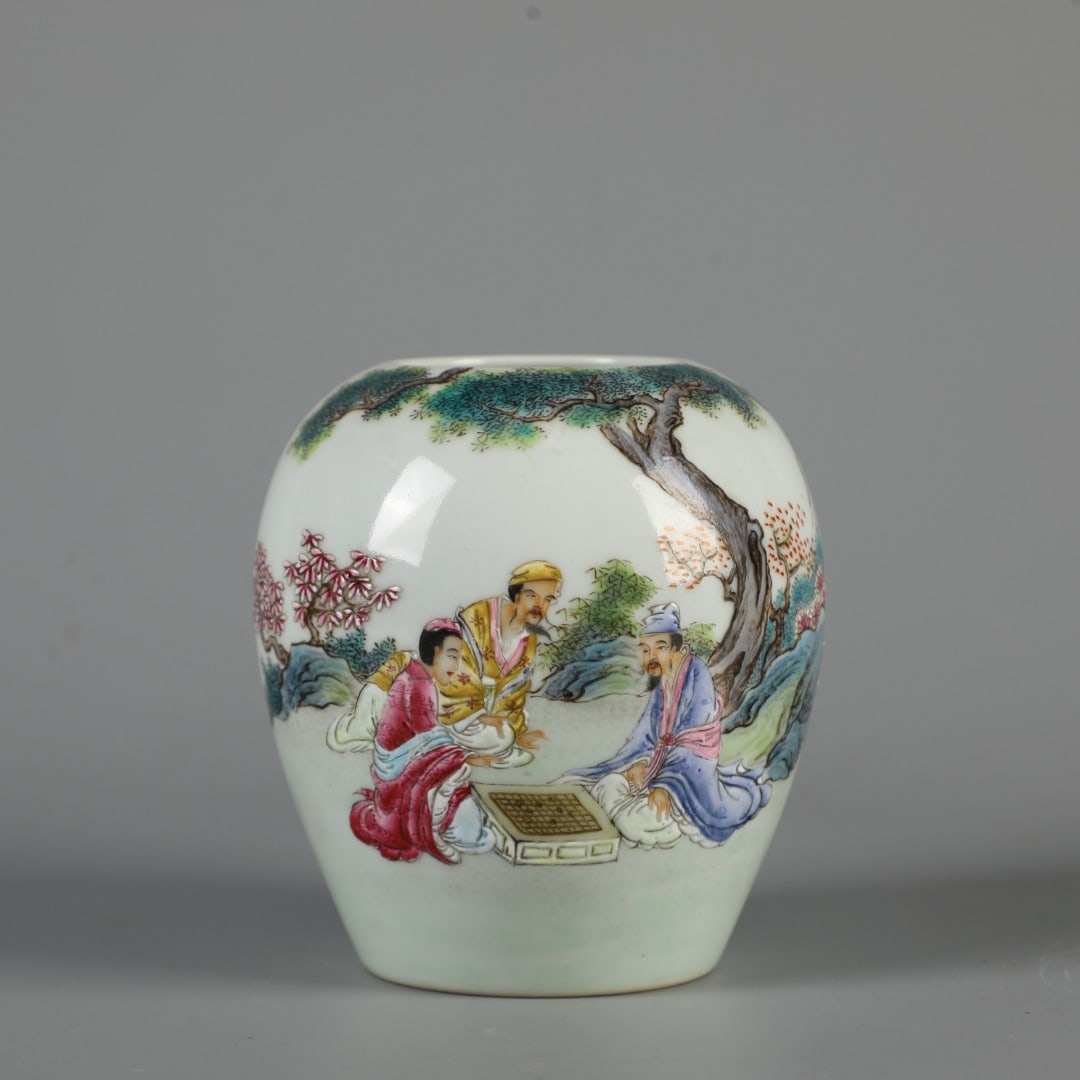 A Exquisite Famille-Rose Figures Pattern Jar: A Exquisite Famille-Rose Figures Pattern Jar,Qing Dynasty, China,Qianlong Six-character Mark,Size:4.3inx3.7in
