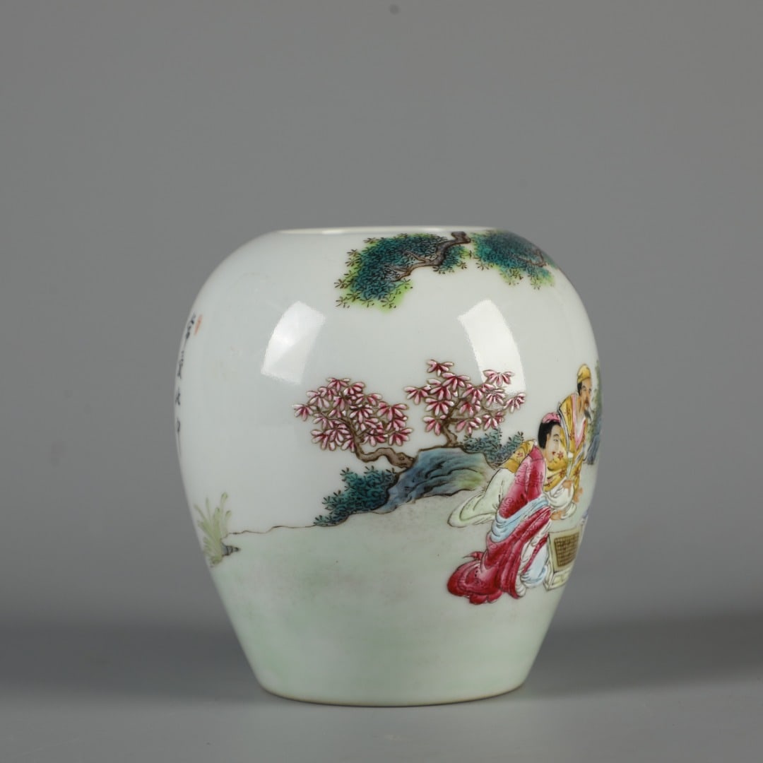 A Exquisite Famille-Rose Figures Pattern Jar - 4