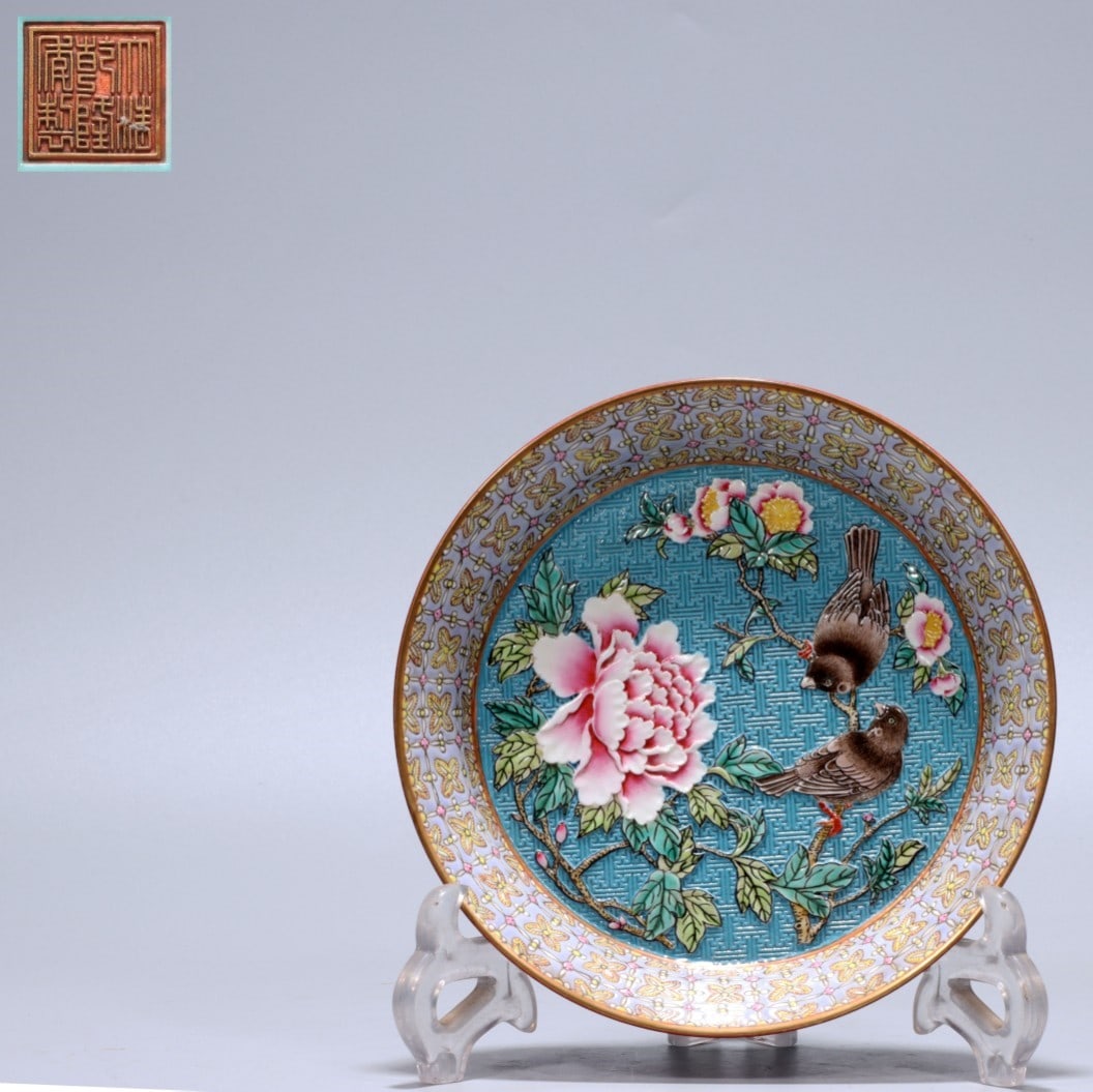A Exquisite Famille-Rose Flower and Bird Pattern Plate: A Exquisite Famille-Rose Flower and Bird Pattern Plate,Qing Dynasty, China,Qianlong Six-character Mark,Size:1.4inx6.4inx4.6in,Weight:422g 粉彩花鸟纹盘,中Þ