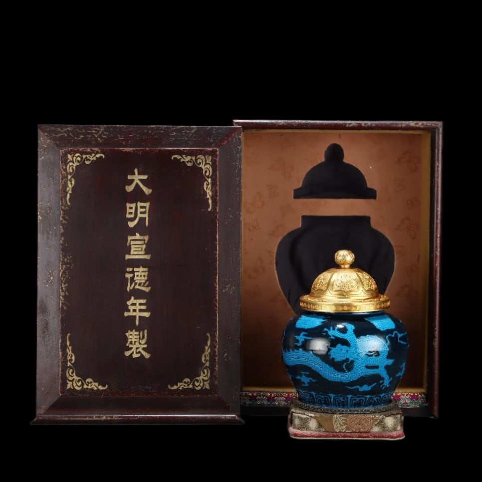 A Exquisite Peacock Blue Glazed Dragon Pattern Jar: A Exquisite Peacock Blue Glazed Dragon Pattern Jar,Ming Dynasty, China,Xuande Six-character Mark,Size:7.9inx6.6in