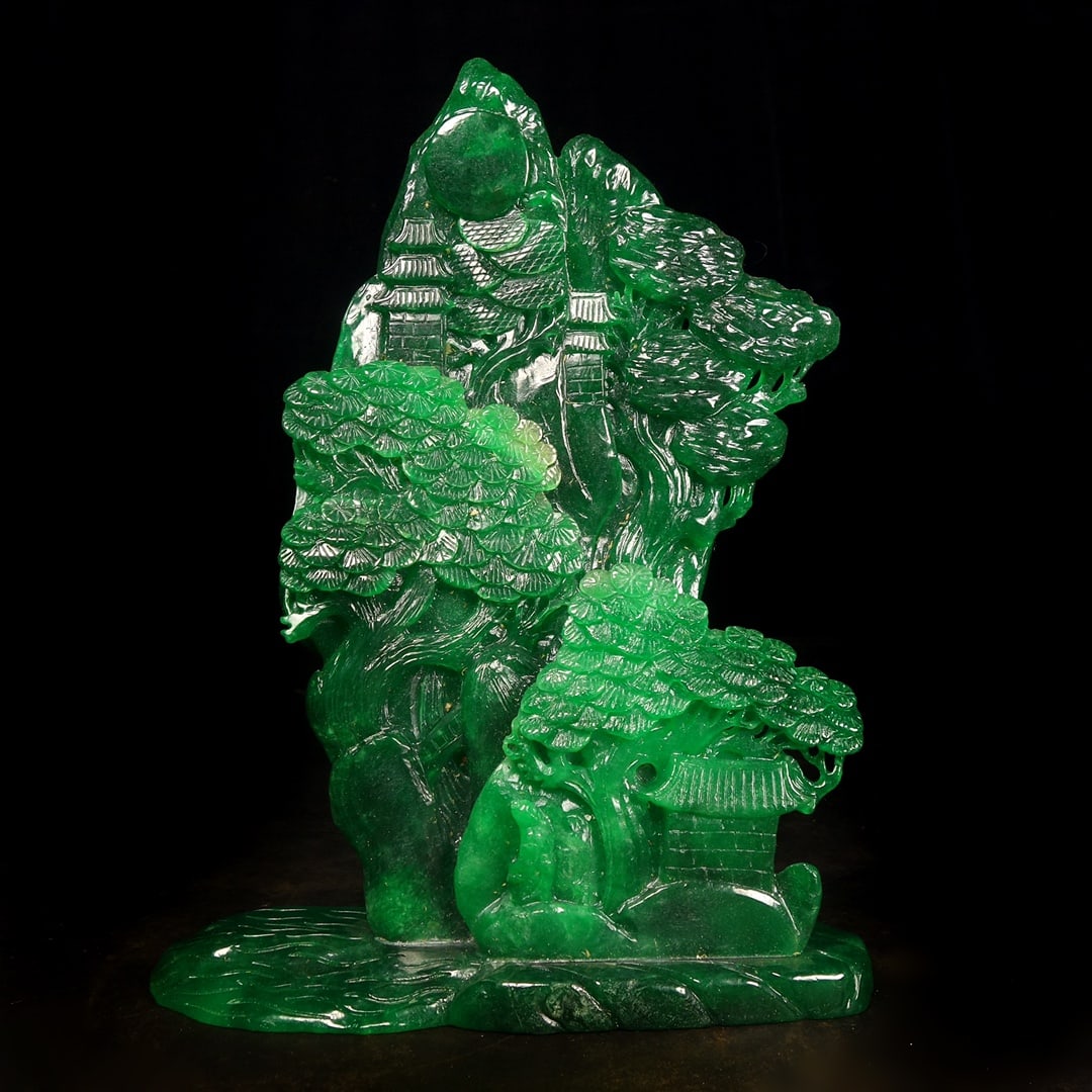 A Exquisite Jadeite Ornament: A Exquisite Jadeite Ornament,Qing Dynasty, China,Size:5.9inx6.7in(Box),10.6inx7.1in(Ornament),Weight:4436g 翡翠摆件,中国清代