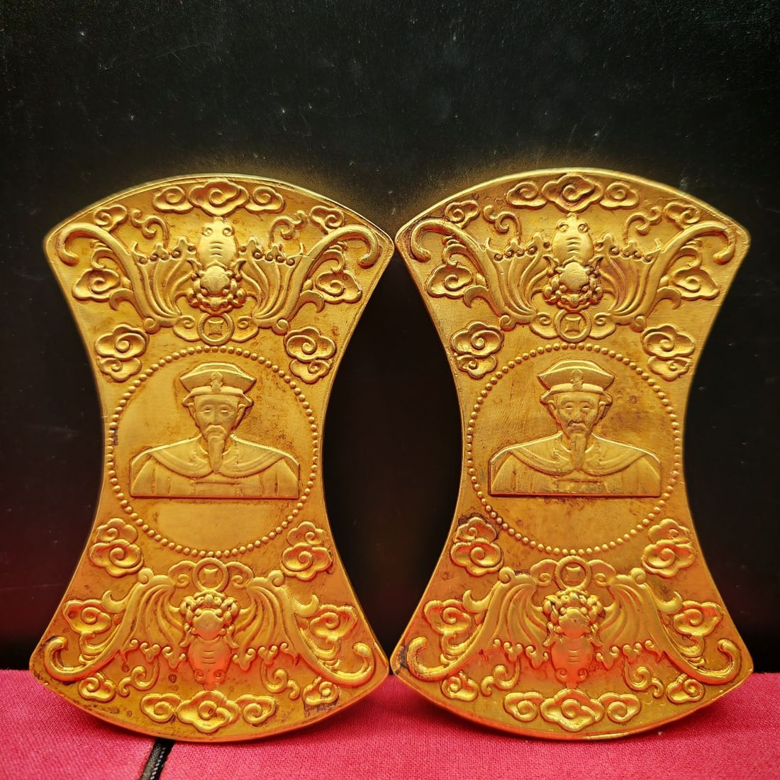 A pair of Exquisite Gilt Bronze ingot: A pair of Exquisite Gilt Bronze ingot,Qing Dynasty, China,With Mark,Size:3.9inx2.6in 一对铜鎏金金块,中国清代,带款