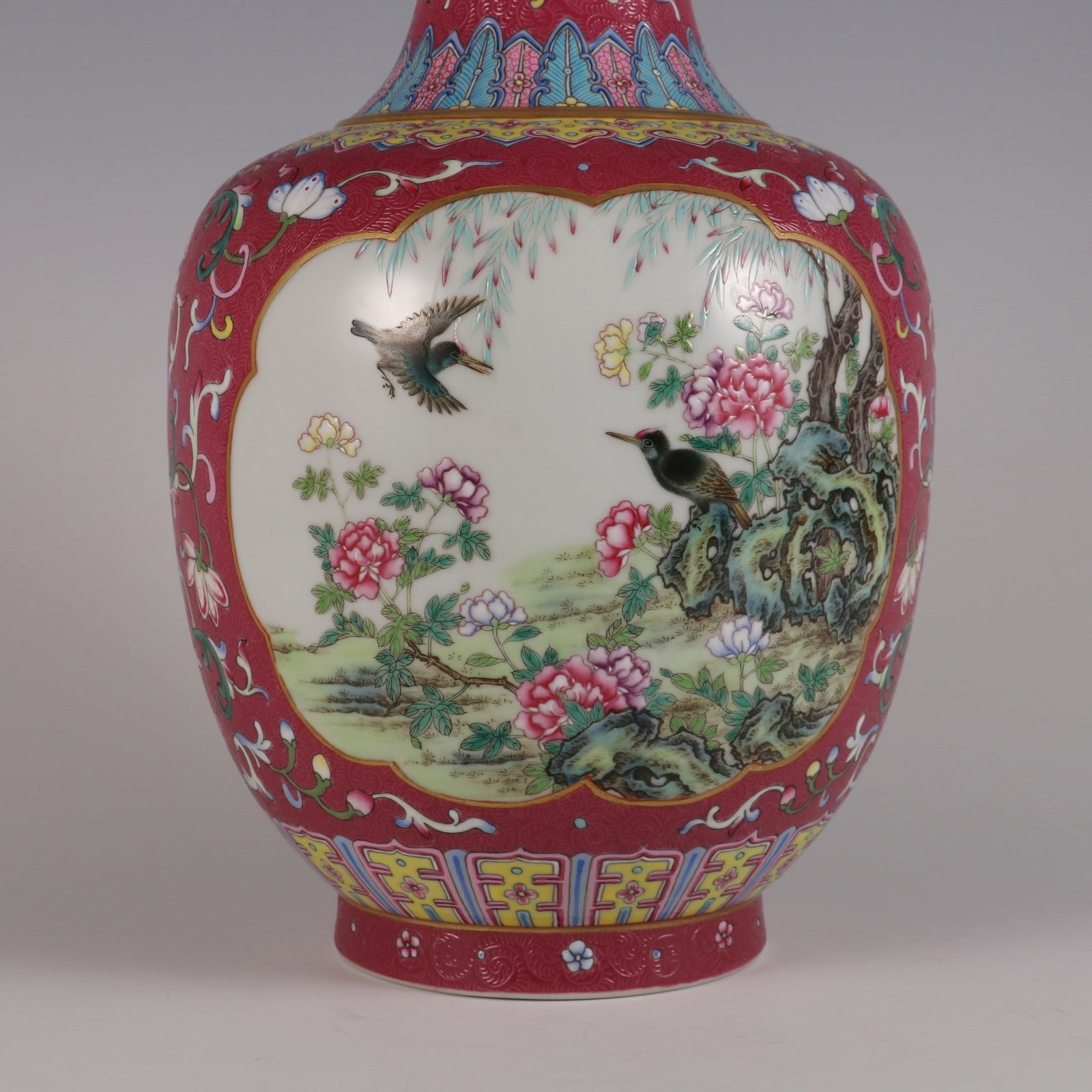 A Exquisite Ruby Red-Glazed Ground Flower and Bird Pattern Vase - 5