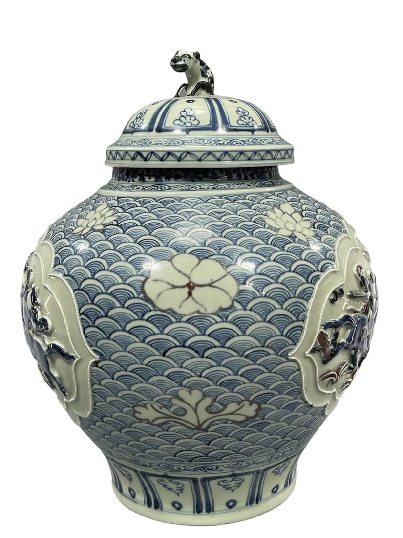A Exquisite Blue and White Figures Pattern Jar - 2