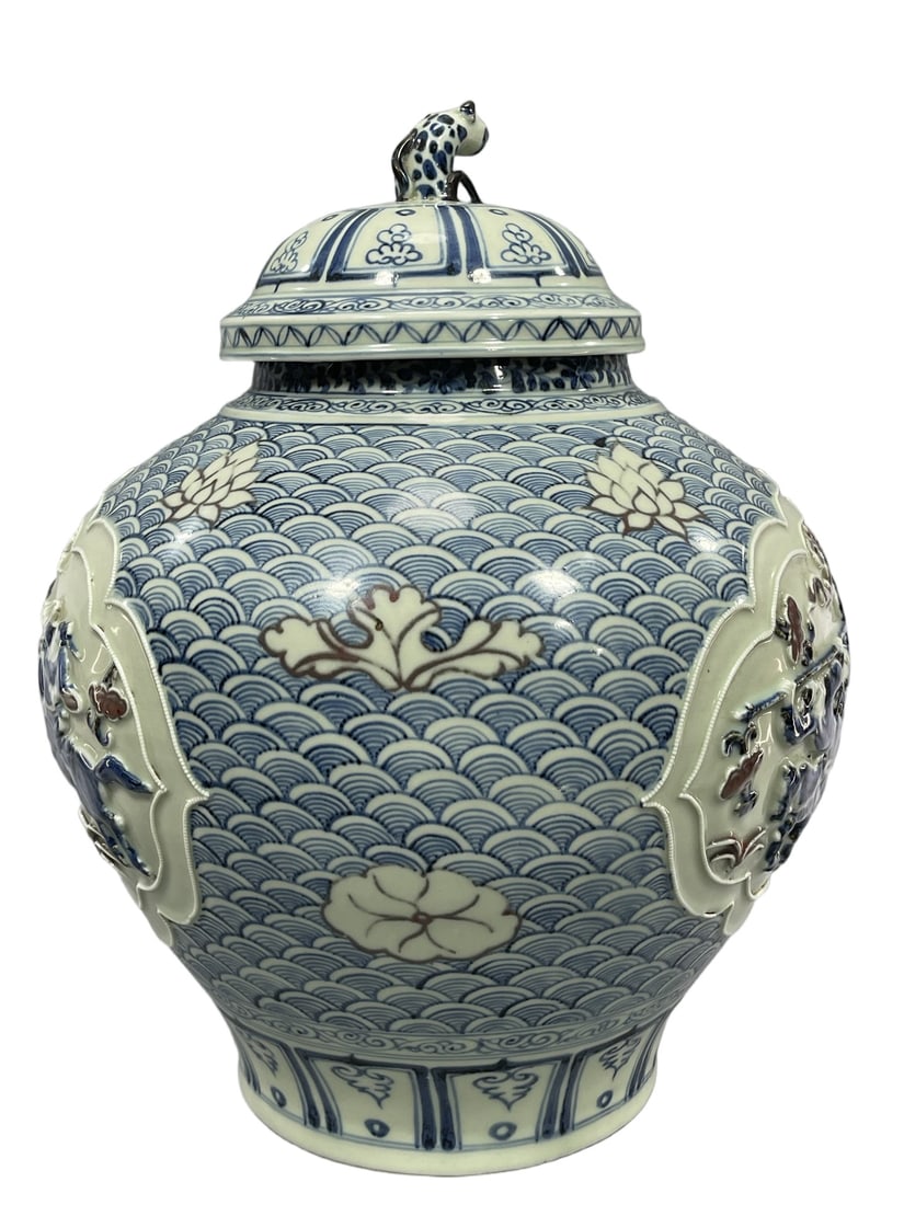 A Exquisite Blue and White Figures Pattern Jar - 4