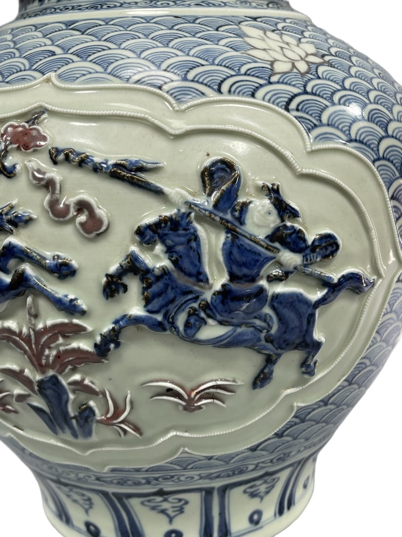 A Exquisite Blue and White Figures Pattern Jar - 7