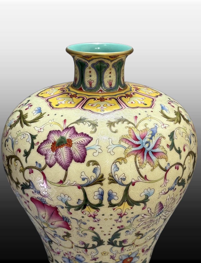 A Exquisite Yellow Ground Lotus Pattern Vase - 3