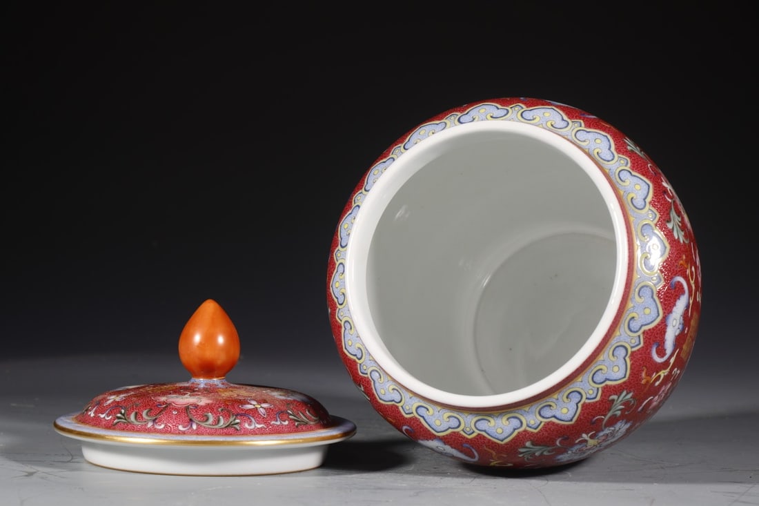 A Exquisite Ruby Red-Glazed Lotus Pattern Jar - 7