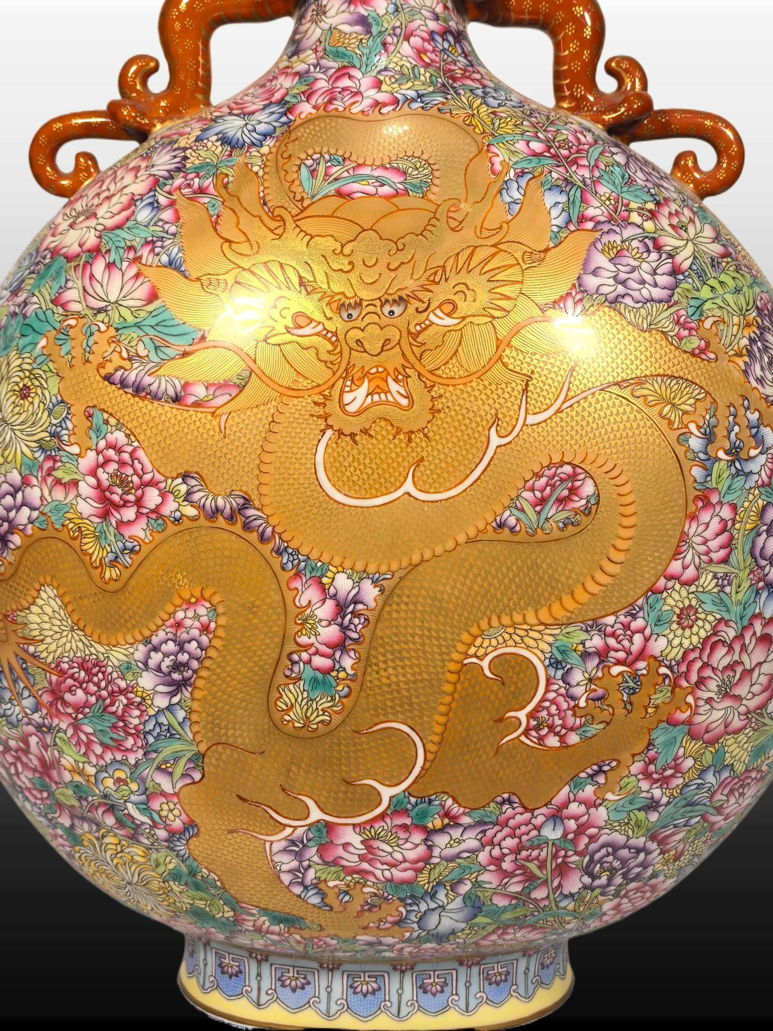 A Exquisite Enamel Dragon Pattern Vase - 2