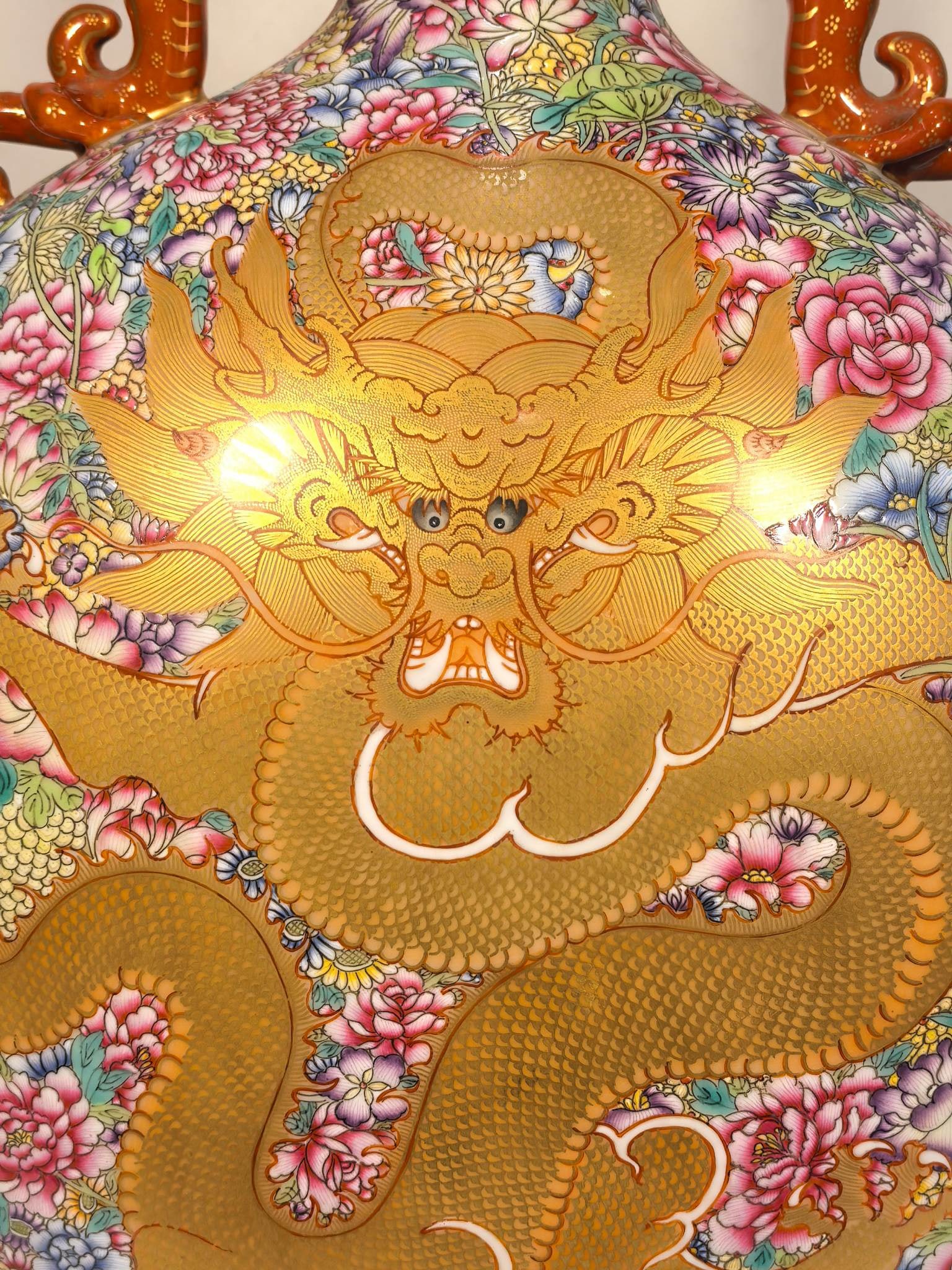 A Exquisite Enamel Dragon Pattern Vase - 3