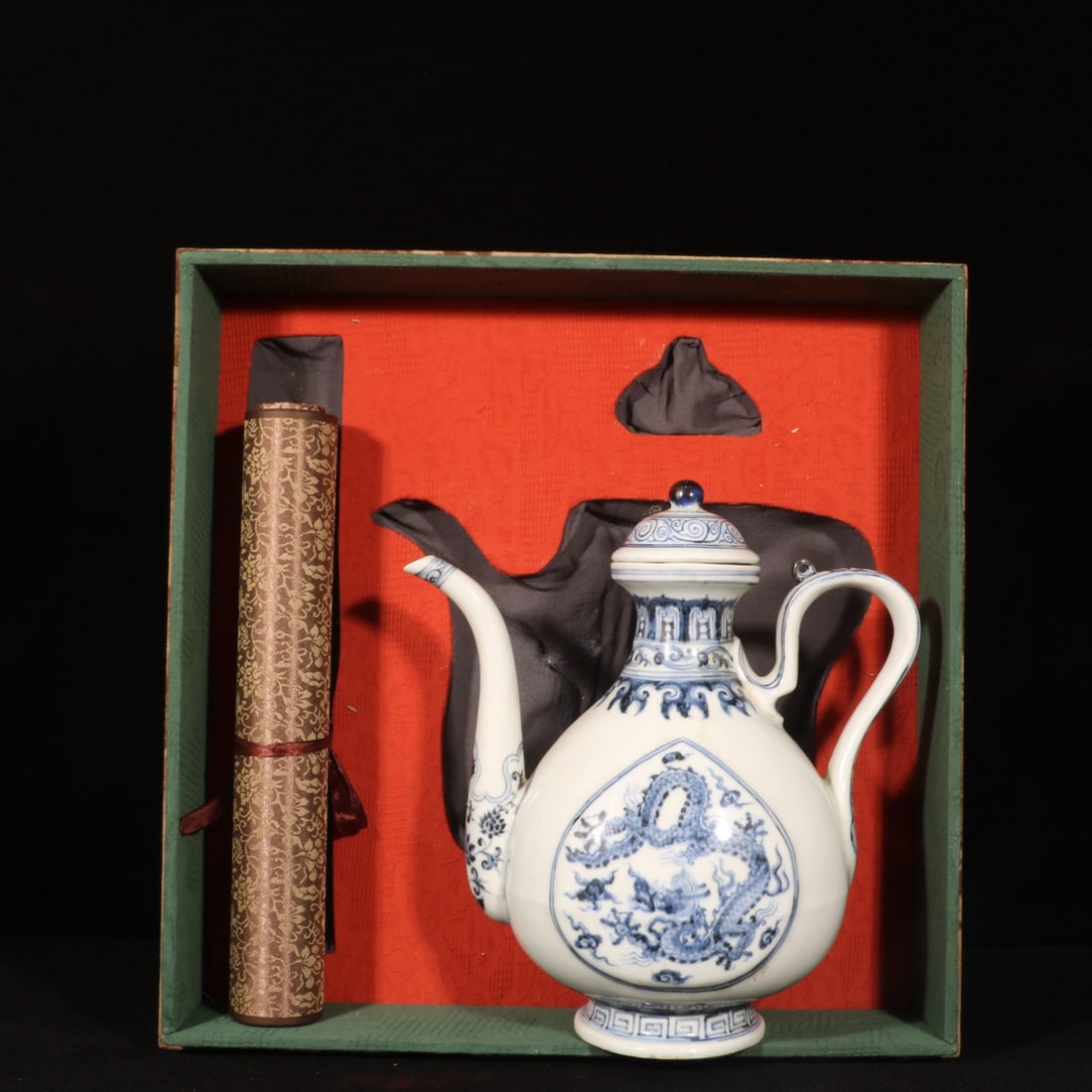 A Exquisite Blue and White Dragon Pattern Teapot - 2