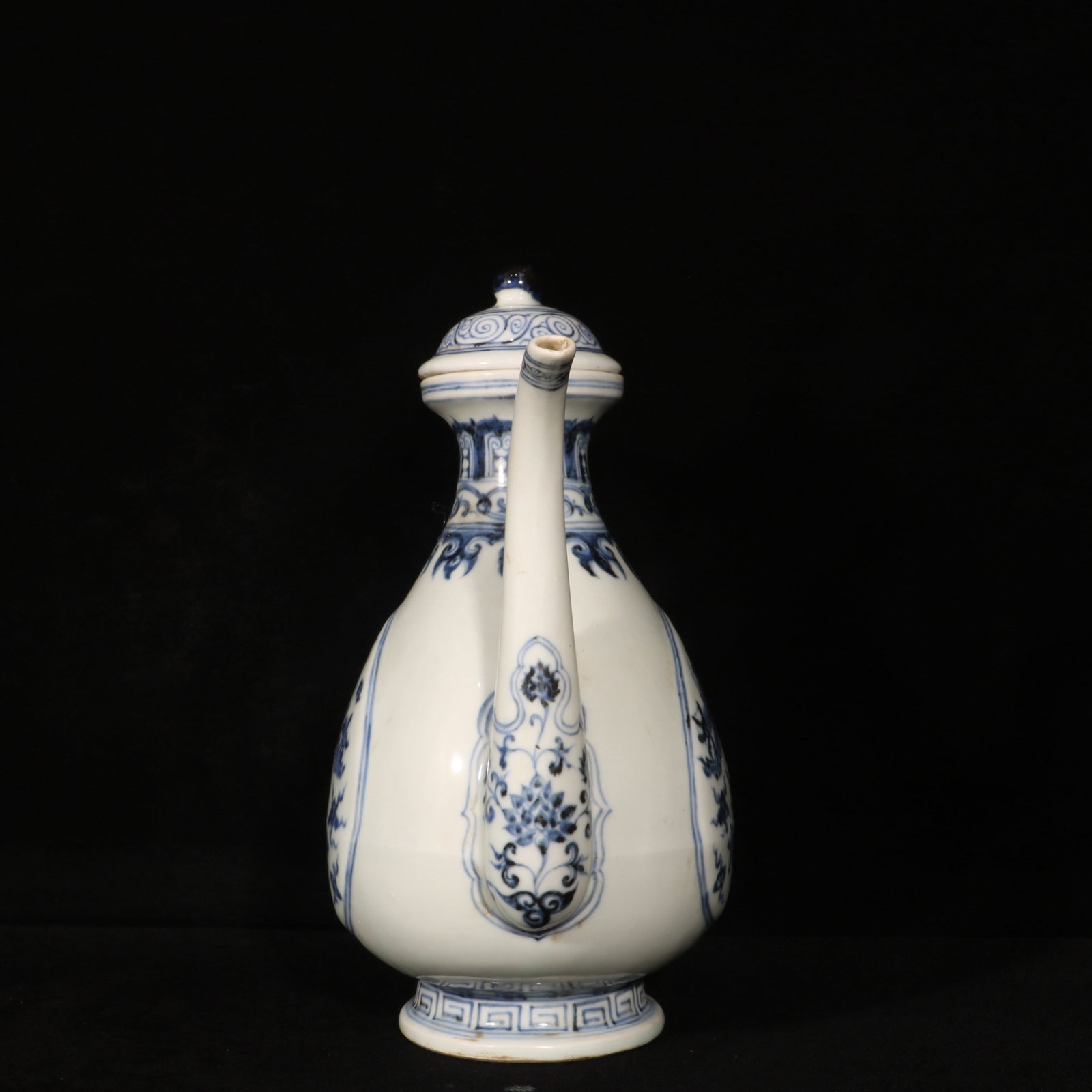 A Exquisite Blue and White Dragon Pattern Teapot - 4