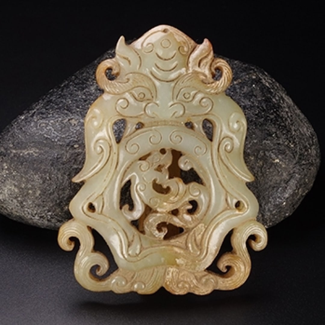 A Exquisite Hotan Jade Beast-Face Pattern Belt Buckle (1 of 8)