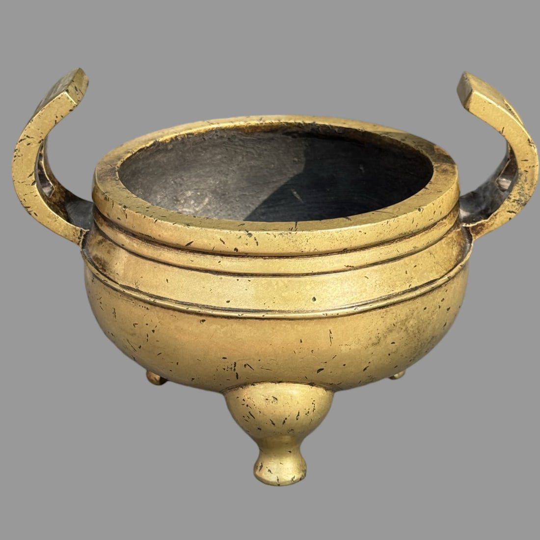 A Exquisite Official Hat Copper Censer: A Exquisite Official Hat Copper Censer,Ming Dynasty, China,With Mark,Size:5.1inx5.1in,Weight:2364g 官帽铜香炉,中国明代,带款