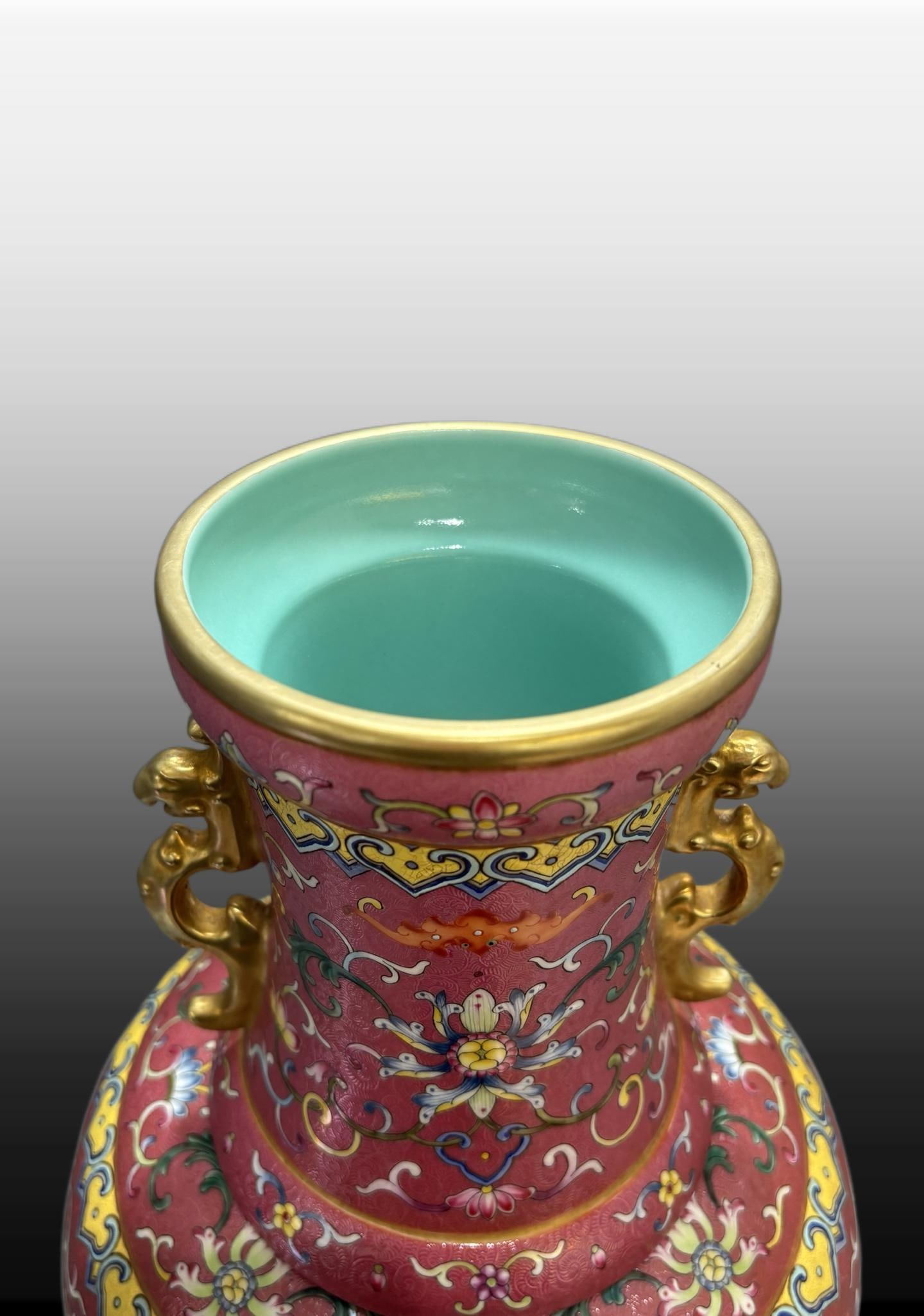 A Exquisite Ruby Red-Ground Lotus Pattern Vase - 2