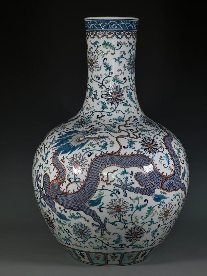 A Exquisite Wucai Dragon Pattern Vase - 3