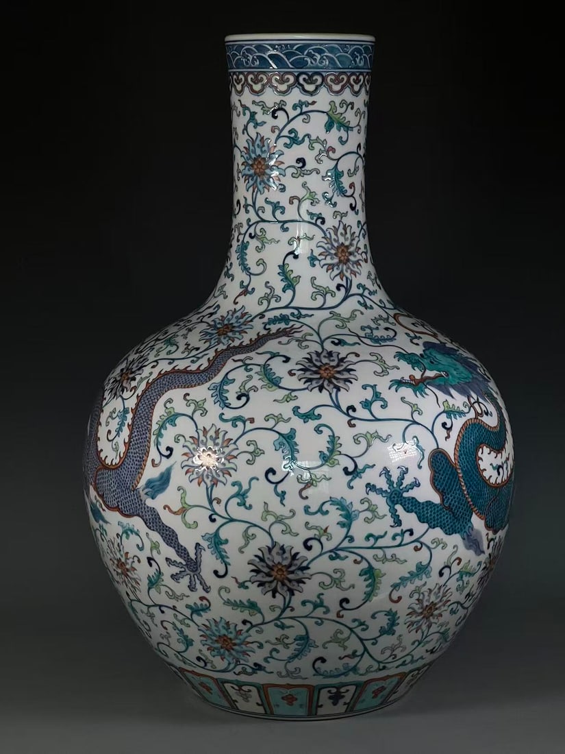 A Exquisite Wucai Dragon Pattern Vase - 4