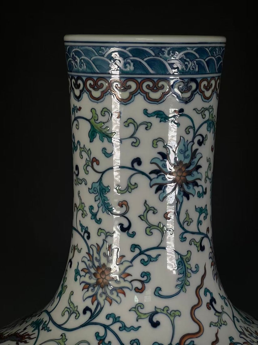 A Exquisite Wucai Dragon Pattern Vase - 7