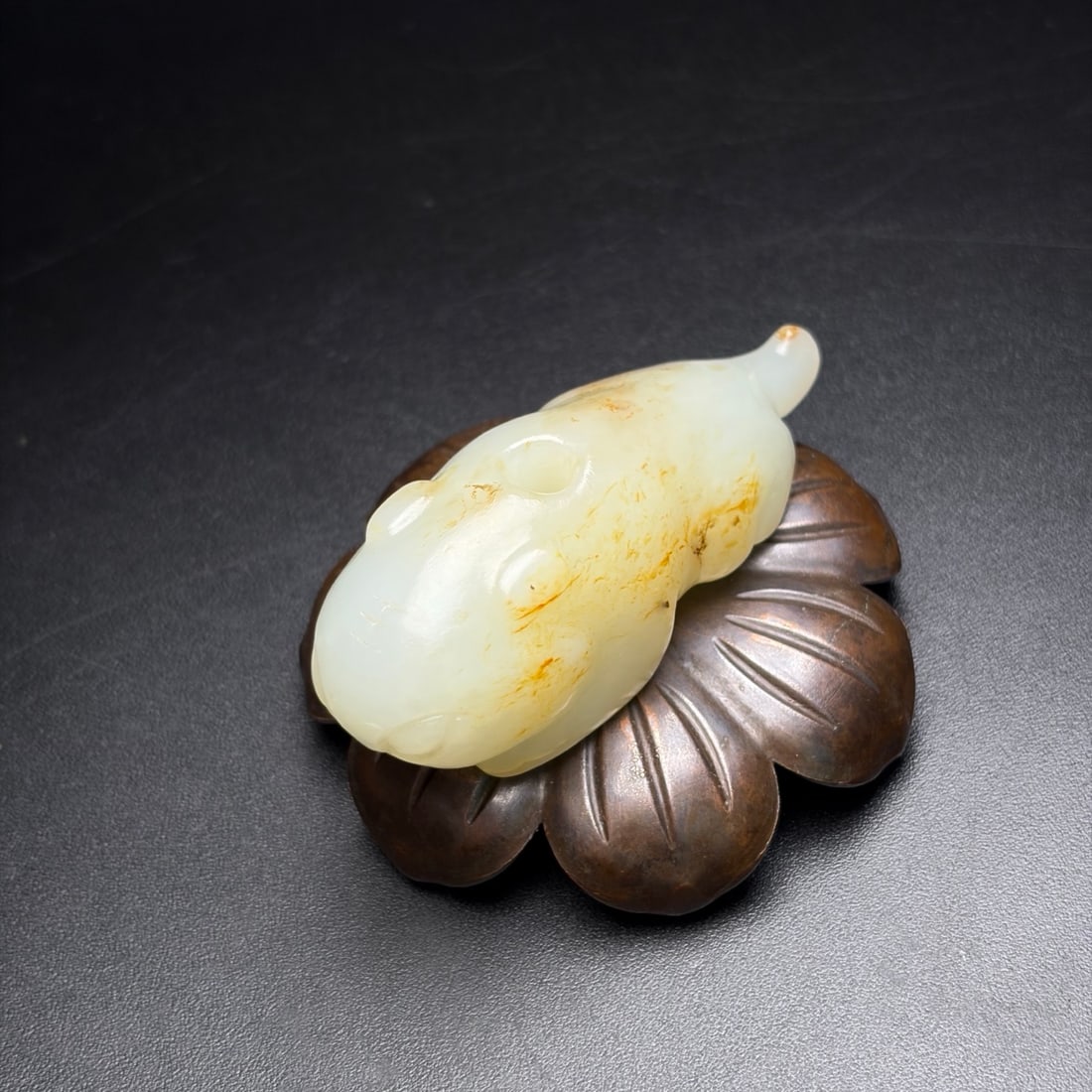 A Exquisite Hotan Jade Tiger Pendant: A Exquisite Hotan Jade Tiger Pendant,Qing Dynasty, China,Size:2.6inx1inx0.9in,Weight:55g 和田玉老虎挂件,中国清代