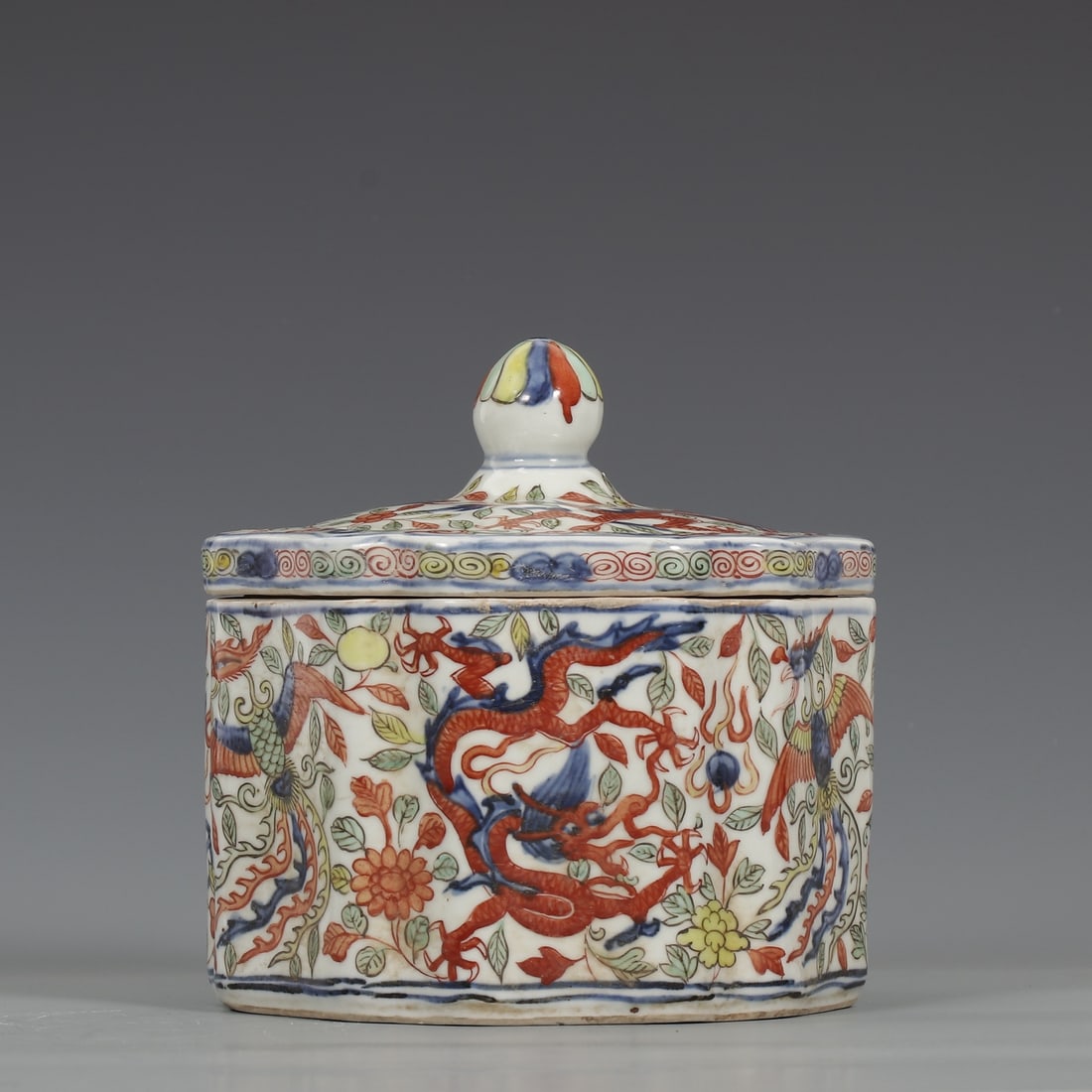 A Exquisite Wucai Dragon and Phoenix Pattern Jar - 2