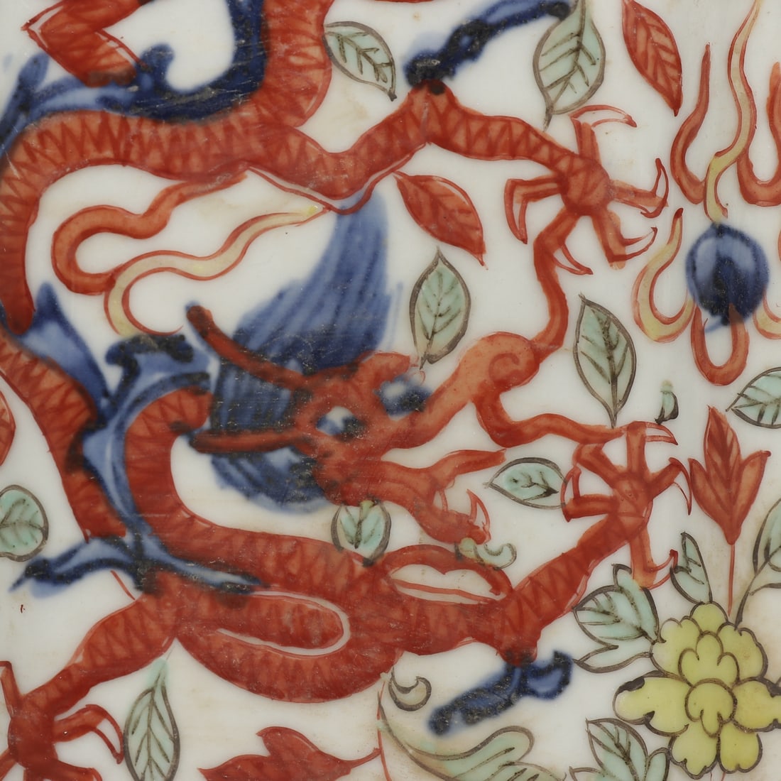 A Exquisite Wucai Dragon and Phoenix Pattern Jar - 3