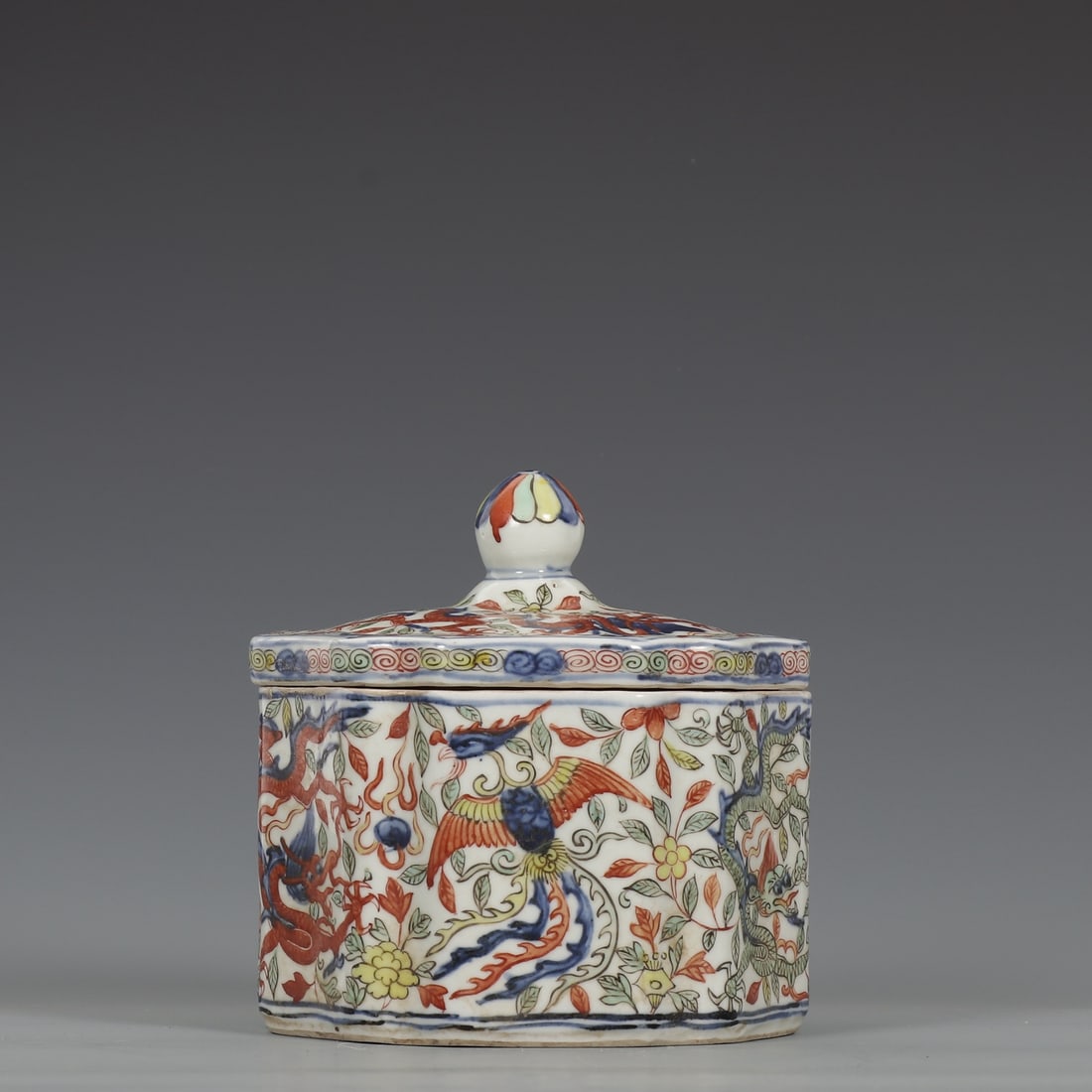 A Exquisite Wucai Dragon and Phoenix Pattern Jar - 4