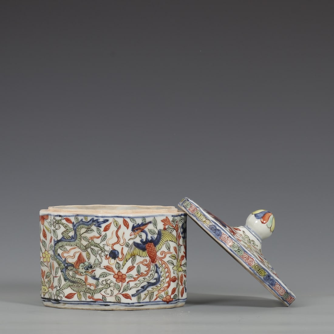 A Exquisite Wucai Dragon and Phoenix Pattern Jar - 6