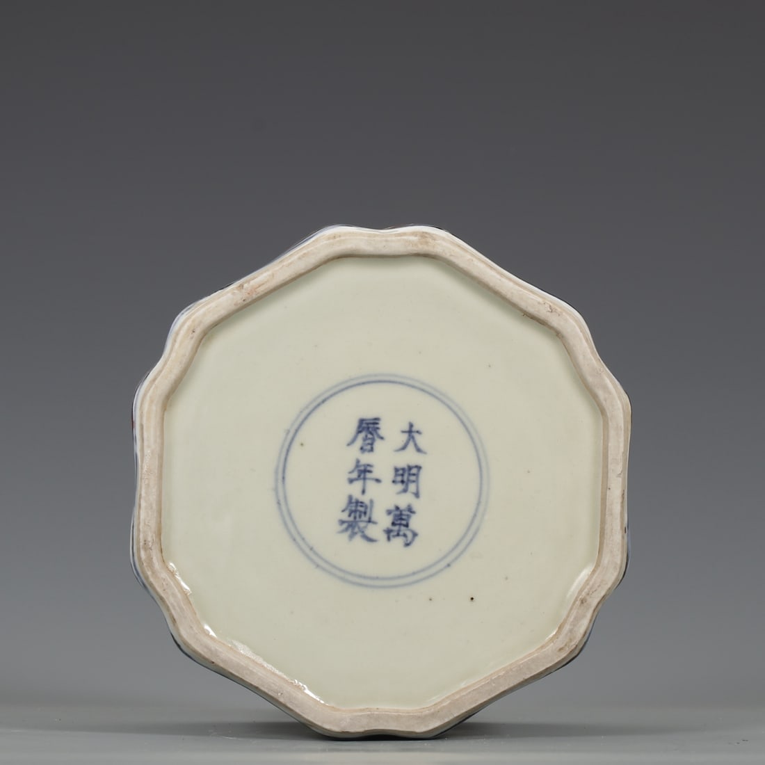 A Exquisite Wucai Dragon and Phoenix Pattern Jar - 9